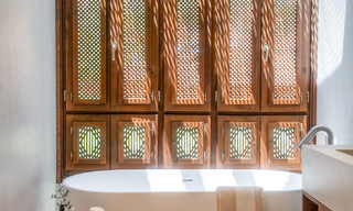 Duplex penthouse in Andalusische bouwstijl met een eigentijds interieur te koop in Nueva Andalucia, Marbella 789831 