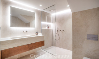 Duplex penthouse in Andalusische bouwstijl met een eigentijds interieur te koop in Nueva Andalucia, Marbella 789838 