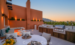 Duplex penthouse in Andalusische bouwstijl met een eigentijds interieur te koop in Nueva Andalucia, Marbella 789839 