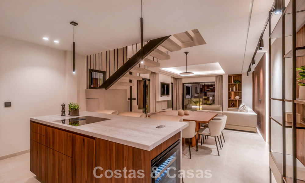 Modern gerenoveerd duplex penthouse met zeezicht te koop op wandelafstand van Puerto Banus, Marbella 789133