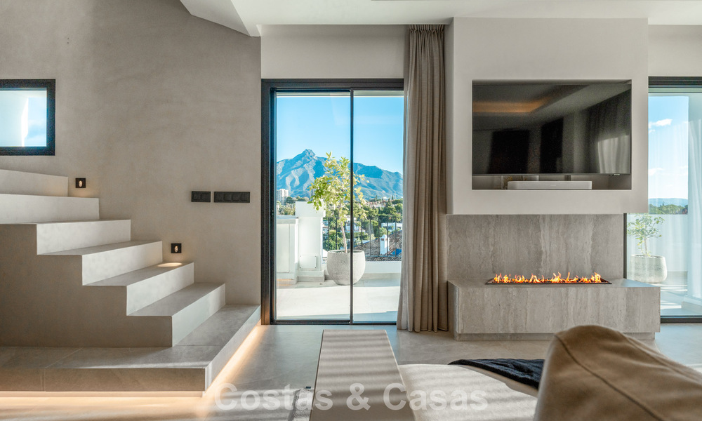 Modern gerenoveerd duplex penthouse met zeezicht te koop op wandelafstand van Puerto Banus, Marbella 789142