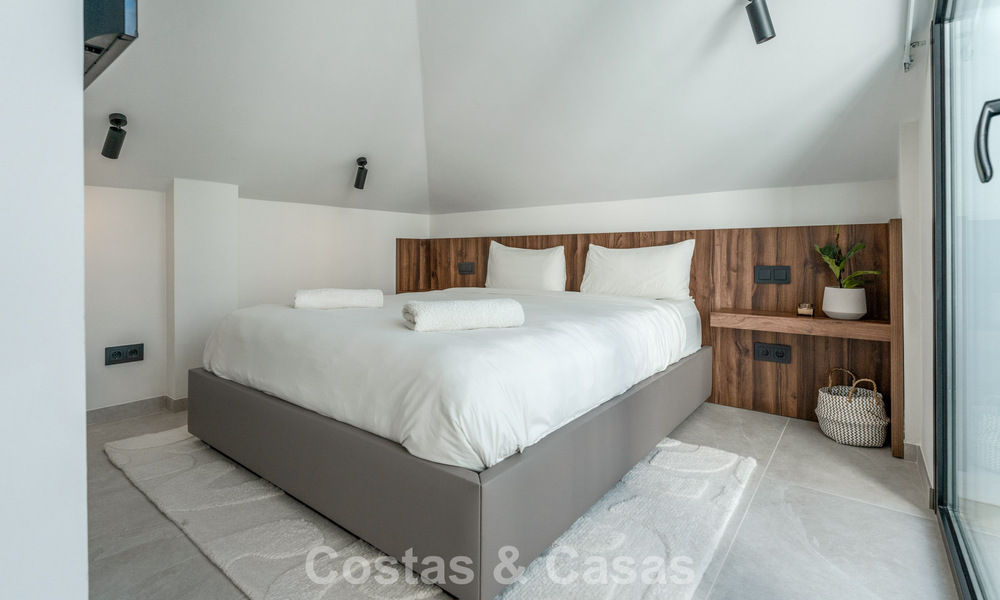 Modern gerenoveerd duplex penthouse met zeezicht te koop op wandelafstand van Puerto Banus, Marbella 789146