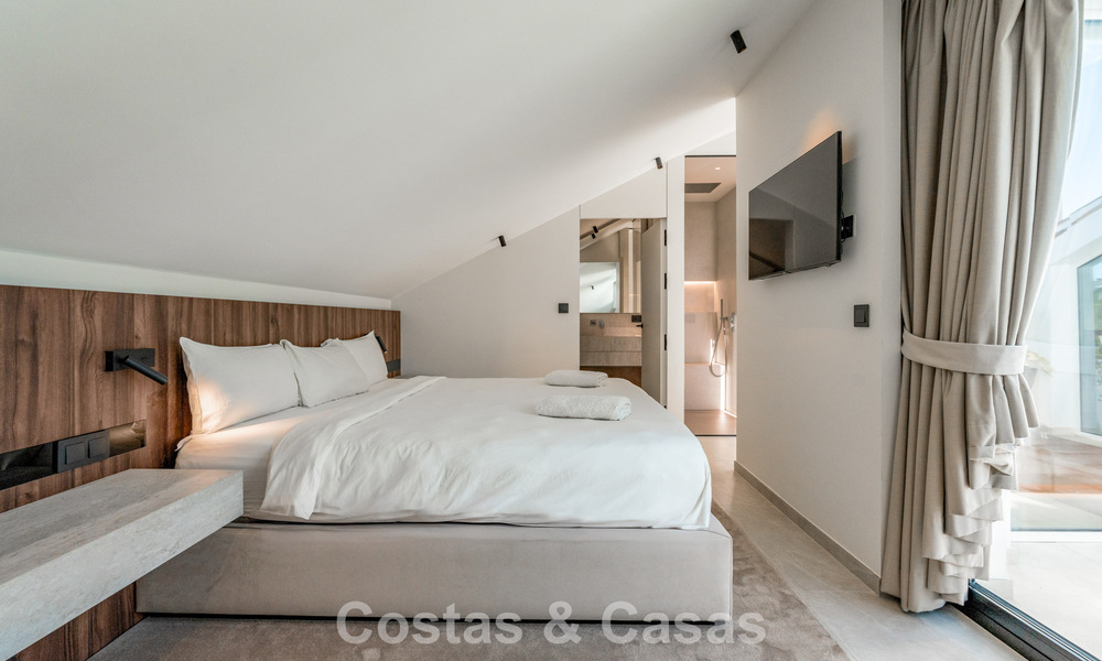 Modern gerenoveerd duplex penthouse met zeezicht te koop op wandelafstand van Puerto Banus, Marbella 789149