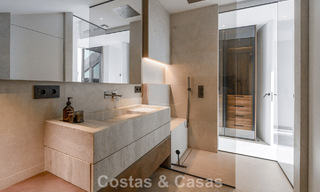 Modern gerenoveerd duplex penthouse met zeezicht te koop op wandelafstand van Puerto Banus, Marbella 789153 