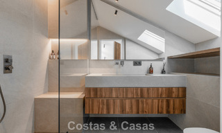 Modern gerenoveerd duplex penthouse met zeezicht te koop op wandelafstand van Puerto Banus, Marbella 789154 