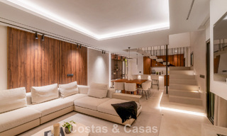 Modern gerenoveerd duplex penthouse met zeezicht te koop op wandelafstand van Puerto Banus, Marbella 789177 