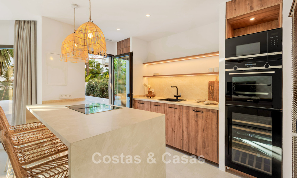 Gelijkvloers luxe appartement te koop op een steenworp van het strand in Elviria, Marbella 789231