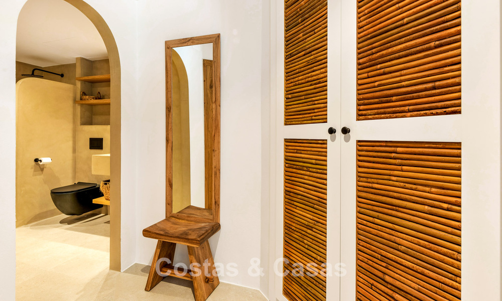 Gelijkvloers luxe appartement te koop op een steenworp van het strand in Elviria, Marbella 789234