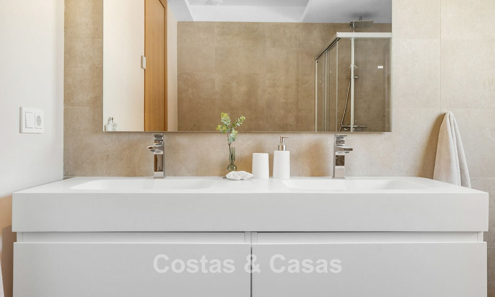 Instapklare luxevilla met moderne architectuur en panoramisch zeezicht te koop in Marbella - Benahavis 788947