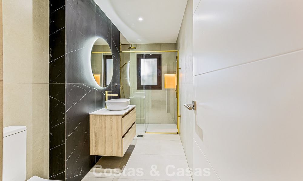 Gerenoveerd luxe appartement te koop op een steenworp van het strand en het centrum van Puerto Banus, Marbella 789030