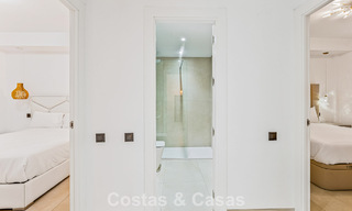 Gerenoveerd luxe appartement te koop op een steenworp van het strand en het centrum van Puerto Banus, Marbella 789033 