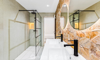 Gerenoveerd luxe appartement te koop op een steenworp van het strand en het centrum van Puerto Banus, Marbella 789036 