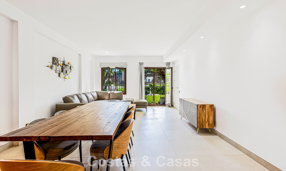 Gerenoveerd luxe appartement te koop op een steenworp van het strand en het centrum van Puerto Banus, Marbella 789040