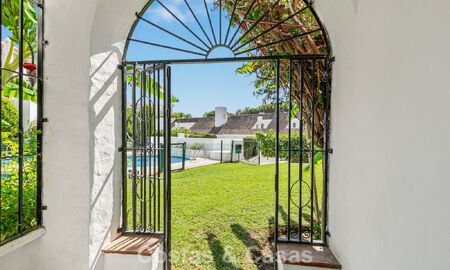 Gerenoveerd luxe appartement te koop op een steenworp van het strand en het centrum van Puerto Banus, Marbella 789043