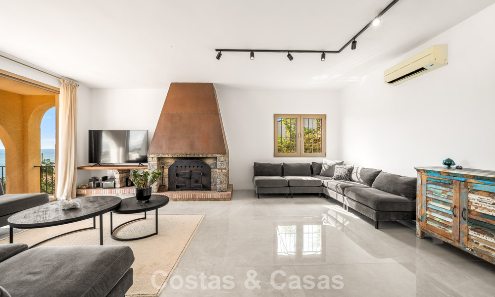 Authentieke Mediterrane villa met een modern interieur en magnifiek zeezicht te koop in Estepona West 788968