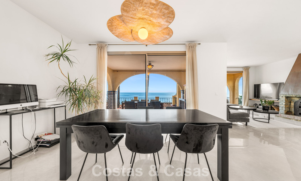 Authentieke Mediterrane villa met een modern interieur en magnifiek zeezicht te koop in Estepona West 788973