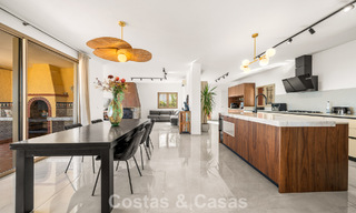 Authentieke Mediterrane villa met een modern interieur en magnifiek zeezicht te koop in Estepona West 788980 