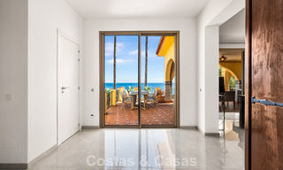 Authentieke Mediterrane villa met een modern interieur en magnifiek zeezicht te koop in Estepona West 788981 