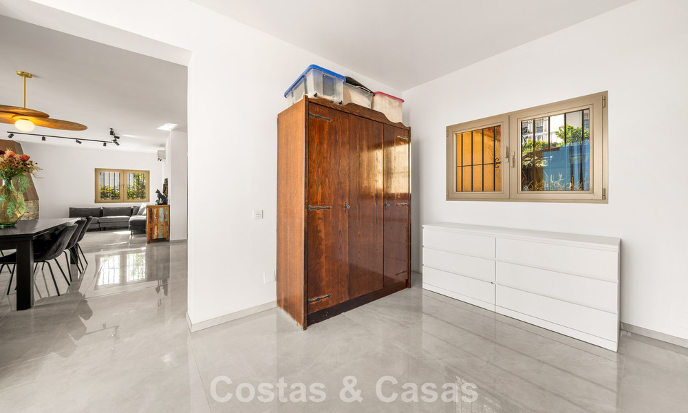 Authentieke Mediterrane villa met een modern interieur en magnifiek zeezicht te koop in Estepona West 788991