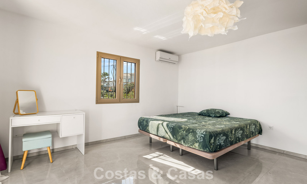 Authentieke Mediterrane villa met een modern interieur en magnifiek zeezicht te koop in Estepona West 788994
