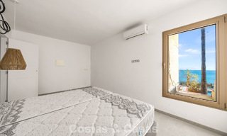 Authentieke Mediterrane villa met een modern interieur en magnifiek zeezicht te koop in Estepona West 788995 