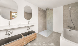 Authentieke Mediterrane villa met een modern interieur en magnifiek zeezicht te koop in Estepona West 788996 