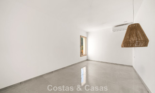 Authentieke Mediterrane villa met een modern interieur en magnifiek zeezicht te koop in Estepona West 788998 