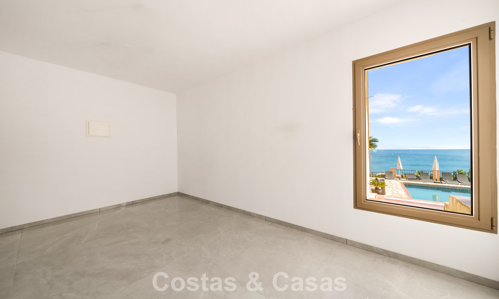 Authentieke Mediterrane villa met een modern interieur en magnifiek zeezicht te koop in Estepona West 788999