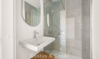 Authentieke Mediterrane villa met een modern interieur en magnifiek zeezicht te koop in Estepona West 789002 