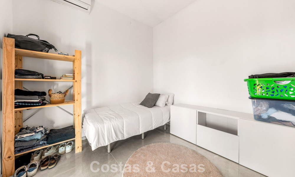 Authentieke Mediterrane villa met een modern interieur en magnifiek zeezicht te koop in Estepona West 789011