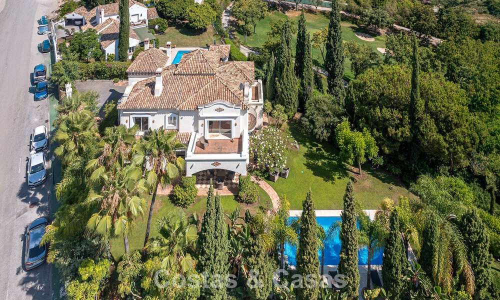 Grote villa in Spaanse stijl te koop grenzend aan een eersteklas golfbaan, gated in La Quinta, Marbella - Benahavis 789248