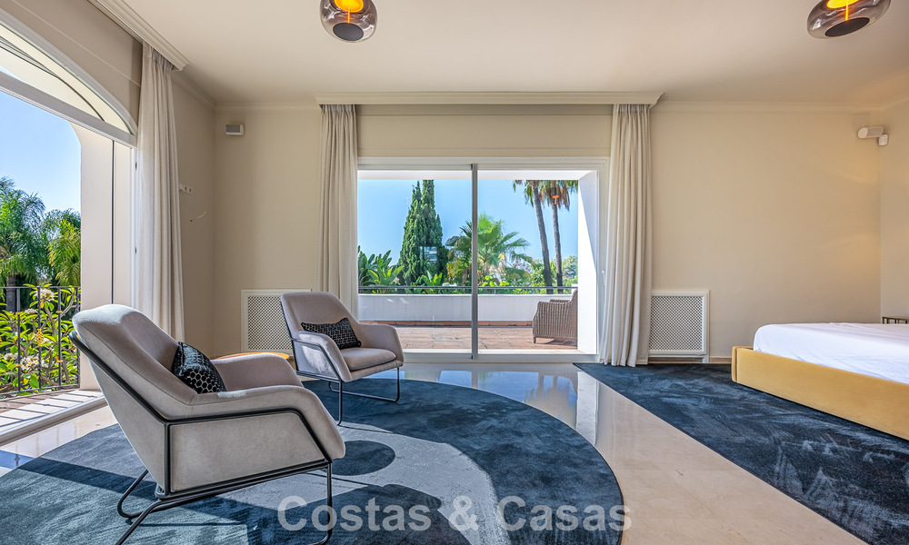 Grote villa in Spaanse stijl te koop grenzend aan een eersteklas golfbaan, gated in La Quinta, Marbella - Benahavis 789257