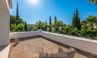 Grote villa in Spaanse stijl te koop grenzend aan een eersteklas golfbaan, gated in La Quinta, Marbella - Benahavis 789259 