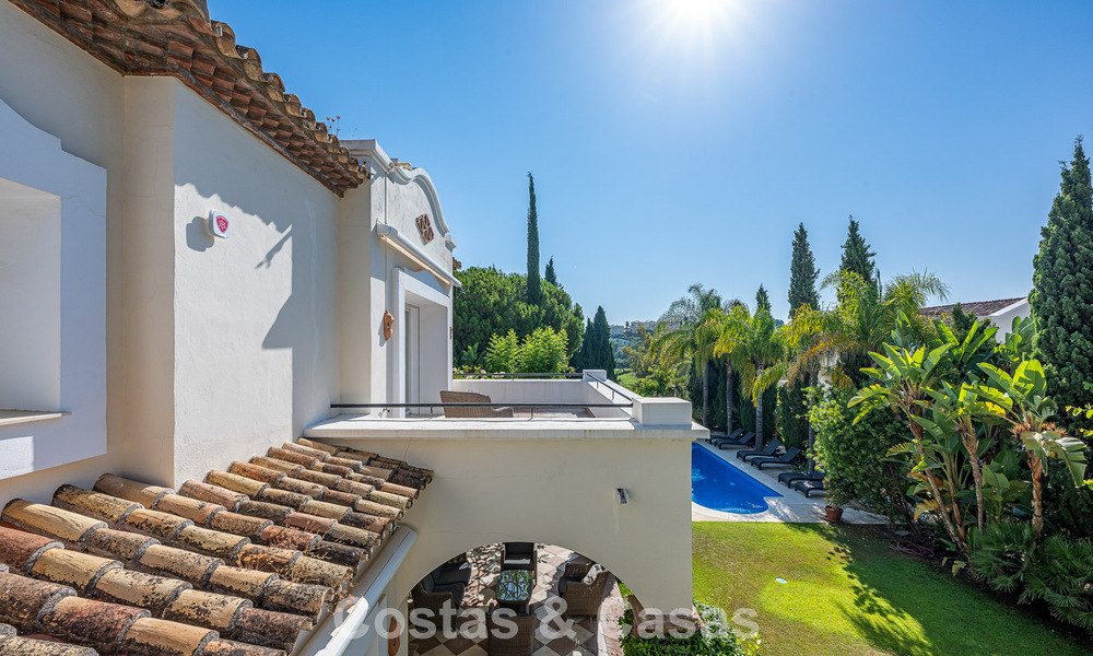 Grote villa in Spaanse stijl te koop grenzend aan een eersteklas golfbaan, gated in La Quinta, Marbella - Benahavis 789268