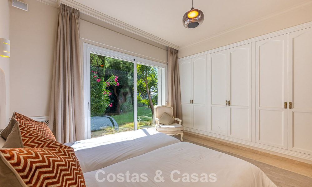 Grote villa in Spaanse stijl te koop grenzend aan een eersteklas golfbaan, gated in La Quinta, Marbella - Benahavis 789274