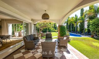 Grote villa in Spaanse stijl te koop grenzend aan een eersteklas golfbaan, gated in La Quinta, Marbella - Benahavis 789279 