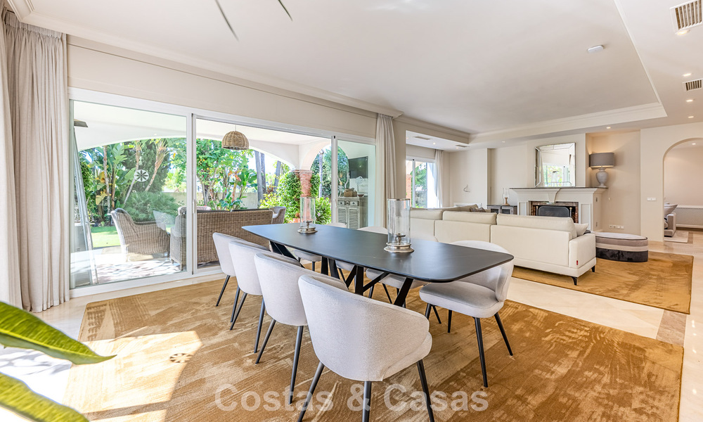 Grote villa in Spaanse stijl te koop grenzend aan een eersteklas golfbaan, gated in La Quinta, Marbella - Benahavis 789293