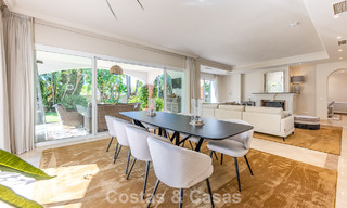 Grote villa in Spaanse stijl te koop grenzend aan een eersteklas golfbaan, gated in La Quinta, Marbella - Benahavis 789293 