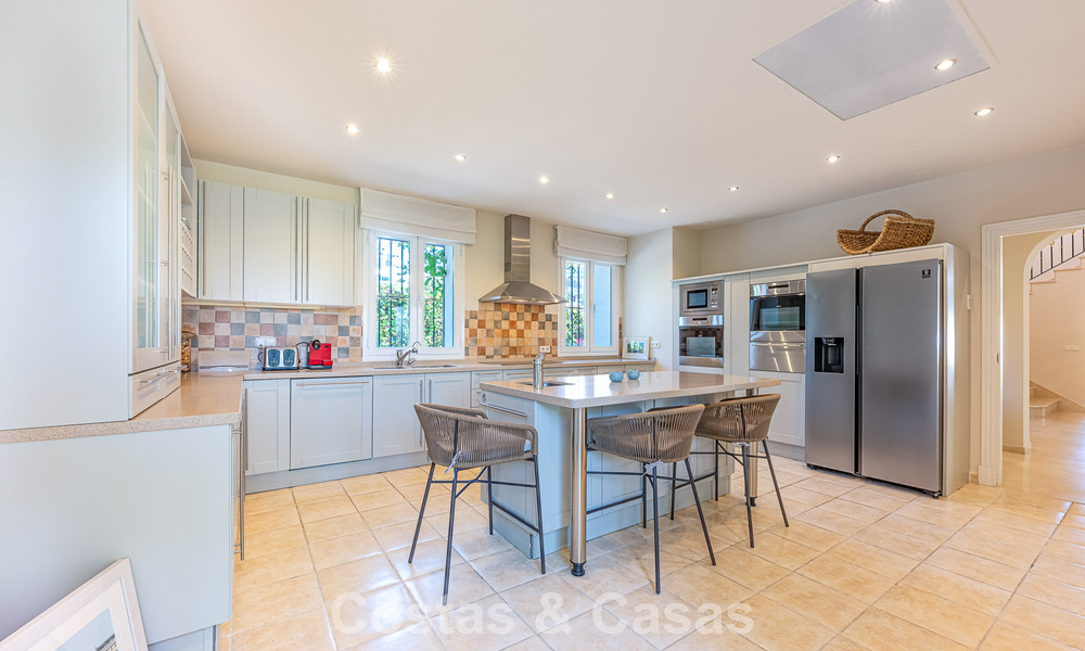 Grote villa in Spaanse stijl te koop grenzend aan een eersteklas golfbaan, gated in La Quinta, Marbella - Benahavis 789297