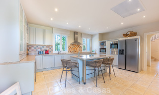 Grote villa in Spaanse stijl te koop grenzend aan een eersteklas golfbaan, gated in La Quinta, Marbella - Benahavis 789297 