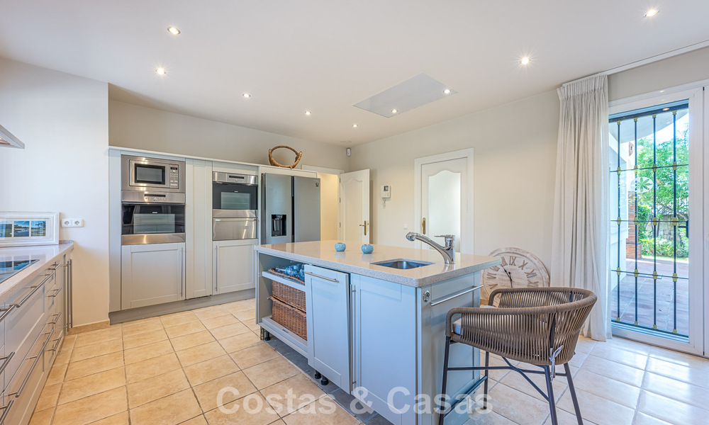 Grote villa in Spaanse stijl te koop grenzend aan een eersteklas golfbaan, gated in La Quinta, Marbella - Benahavis 789298