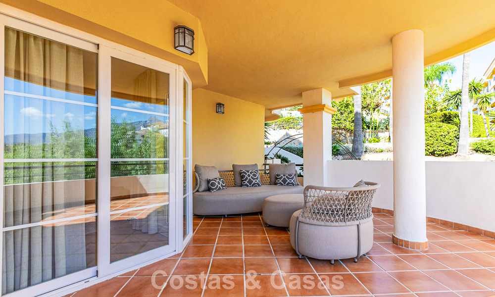 Gerenoveerd appartement te koop op loopafstand van lokale voorzieningen en Puerto Banus in Nueva Andalucia, Marbella 789340