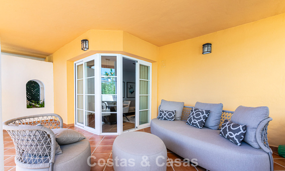 Gerenoveerd appartement te koop op loopafstand van lokale voorzieningen en Puerto Banus in Nueva Andalucia, Marbella 789344