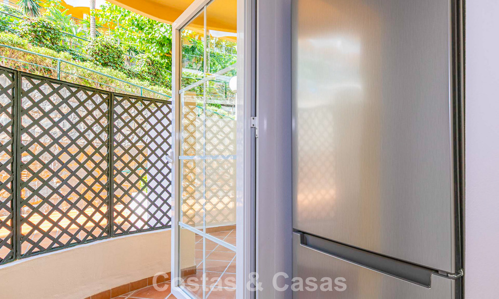 Gerenoveerd appartement te koop op loopafstand van lokale voorzieningen en Puerto Banus in Nueva Andalucia, Marbella 789348