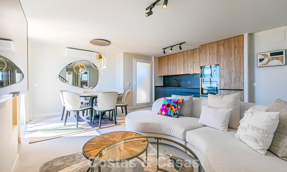 Duplex penthouse met zeezicht te koop op loopafstand van alle voorzieningen en Puerto Banus in Nueva Andalucia, Marbella 789310