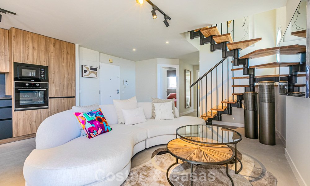 Duplex penthouse met zeezicht te koop op loopafstand van alle voorzieningen en Puerto Banus in Nueva Andalucia, Marbella 789311