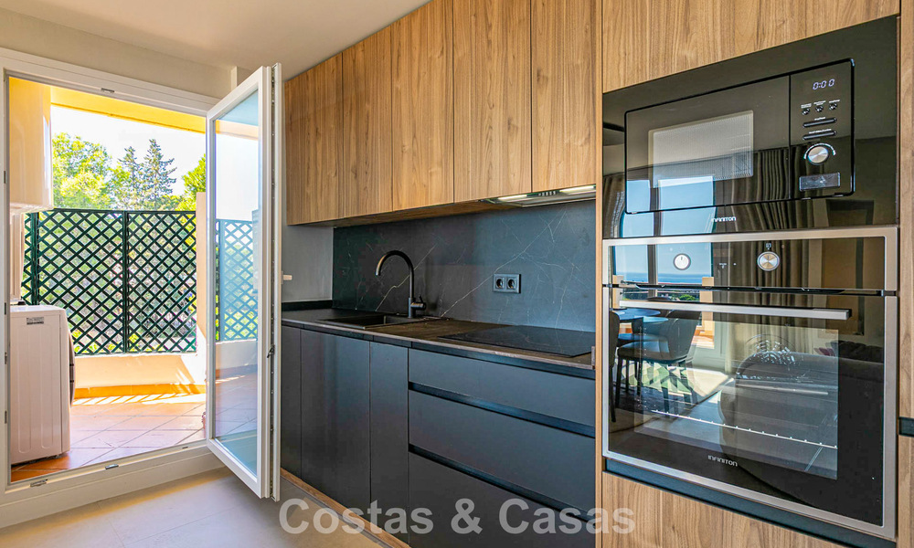 Duplex penthouse met zeezicht te koop op loopafstand van alle voorzieningen en Puerto Banus in Nueva Andalucia, Marbella 789318