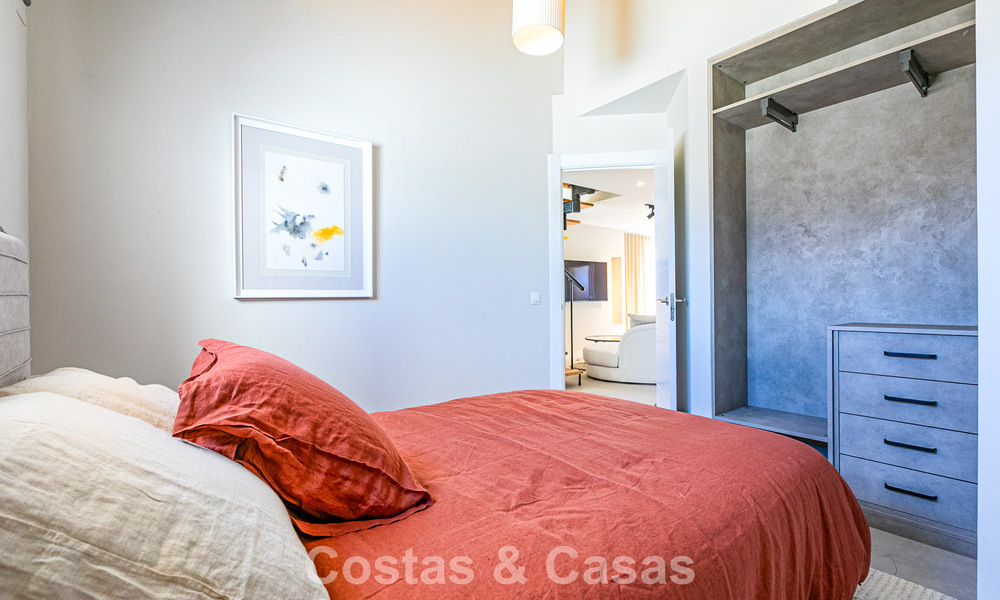 Duplex penthouse met zeezicht te koop op loopafstand van alle voorzieningen en Puerto Banus in Nueva Andalucia, Marbella 789323