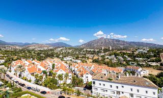 Duplex penthouse met zeezicht te koop op loopafstand van alle voorzieningen en Puerto Banus in Nueva Andalucia, Marbella 789328 
