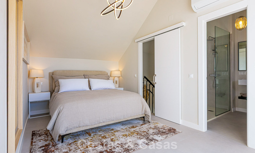 Duplex penthouse met zeezicht te koop op loopafstand van alle voorzieningen en Puerto Banus in Nueva Andalucia, Marbella 789330